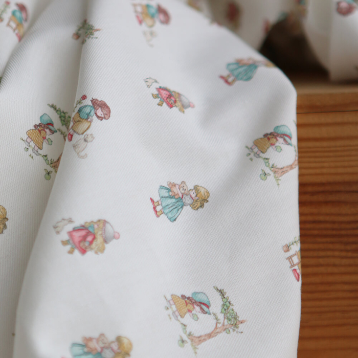 Sarah - Tissu sergé / twill de coton organique imprimé personnages