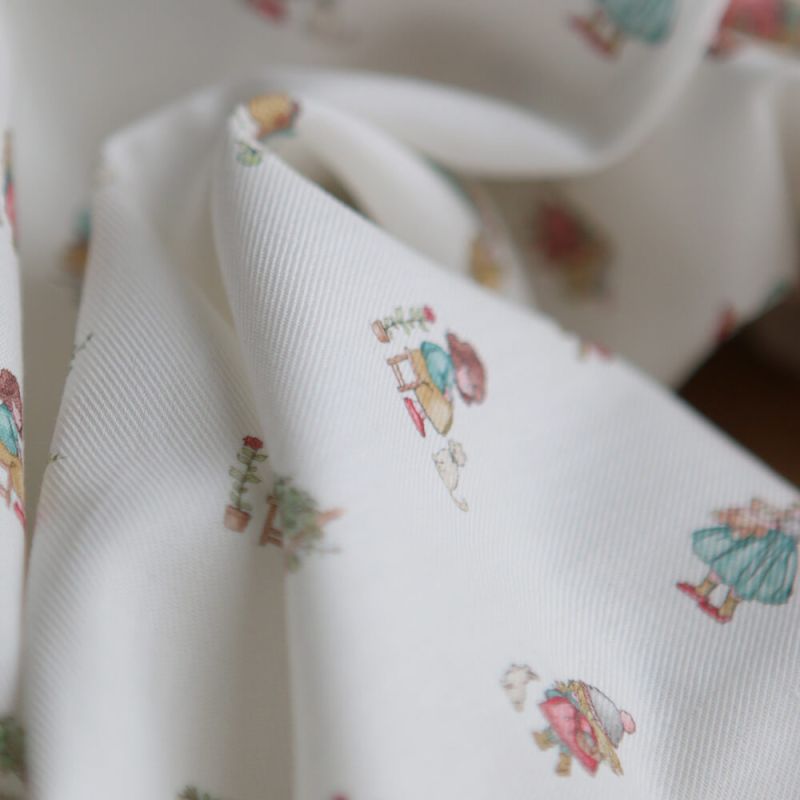 Sarah - Tissu sergé / twill de coton organique imprimé personnages