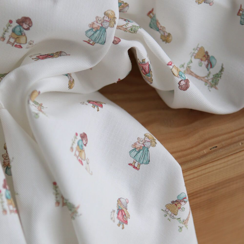 Sarah - Tissu sergé / twill de coton organique imprimé personnages