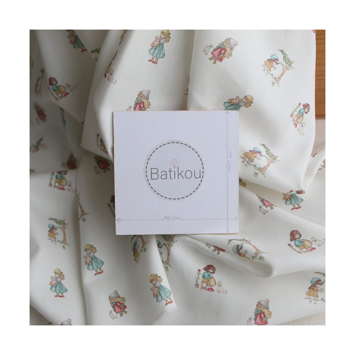 Sarah - Tissu sergé / twill de coton organique imprimé personnages