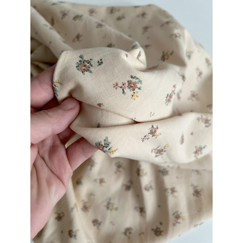 Rosie - Tissu sergé de coton imprimé vintage fleuri fond crème Batikou - 5