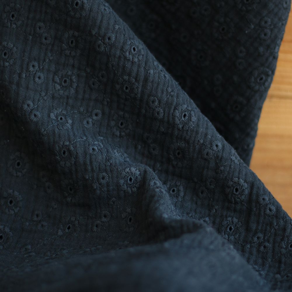 Double gaze de coton Suzy brodée coloris noir