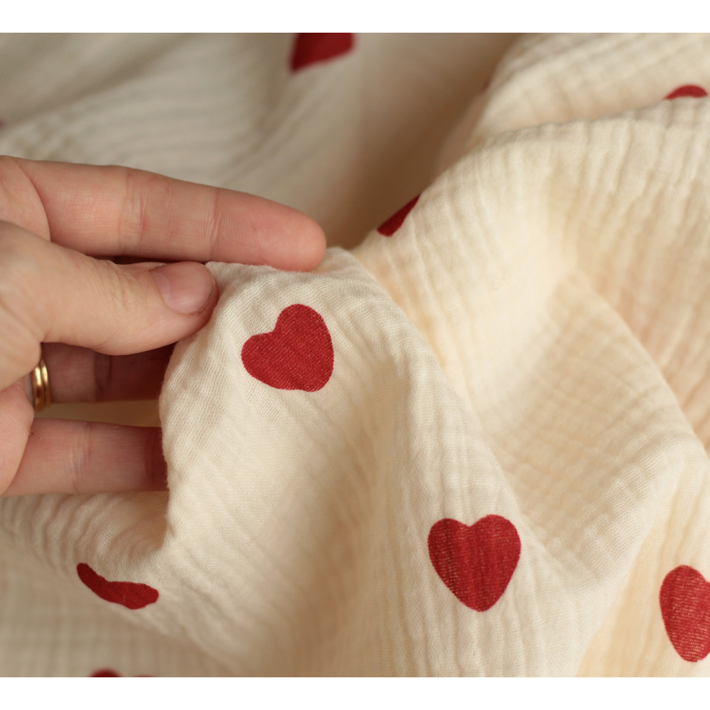 Manou - Double gaze de coton BIO exclusif écru à motif coeurs Tissus issus de l'agriculture biologique  - 2