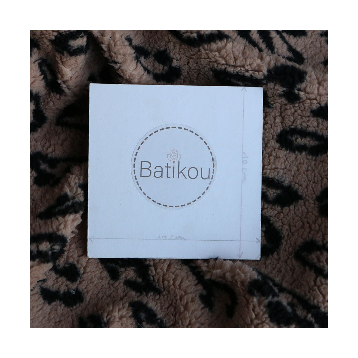 Teddy / moumoute bouclé fond marron glacé motif Graou