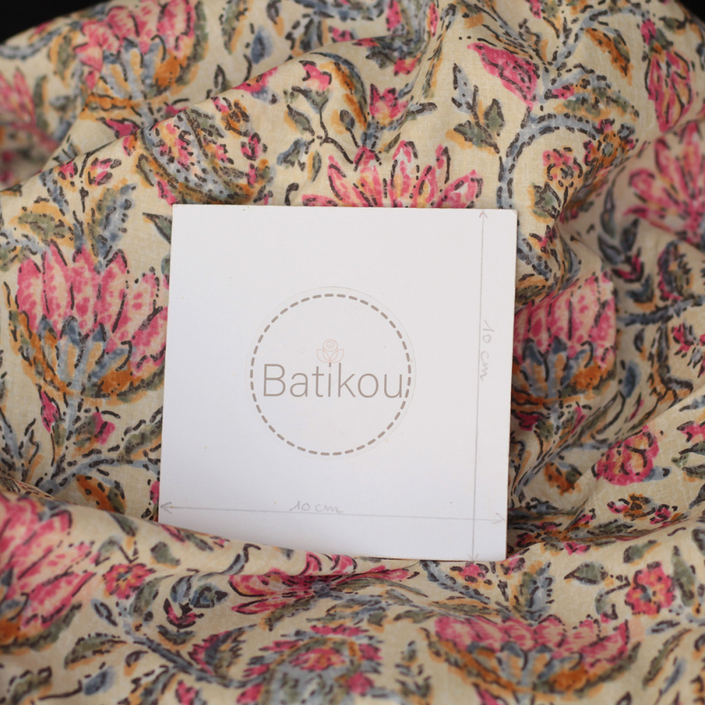 Tissu indien coton hand block traditionnel écru et touches roses