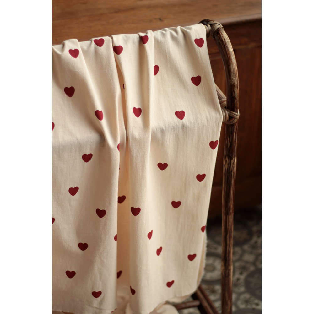 Manou - Coton lavé bio coloris vanille motif coeurs rouges Batikou - 6