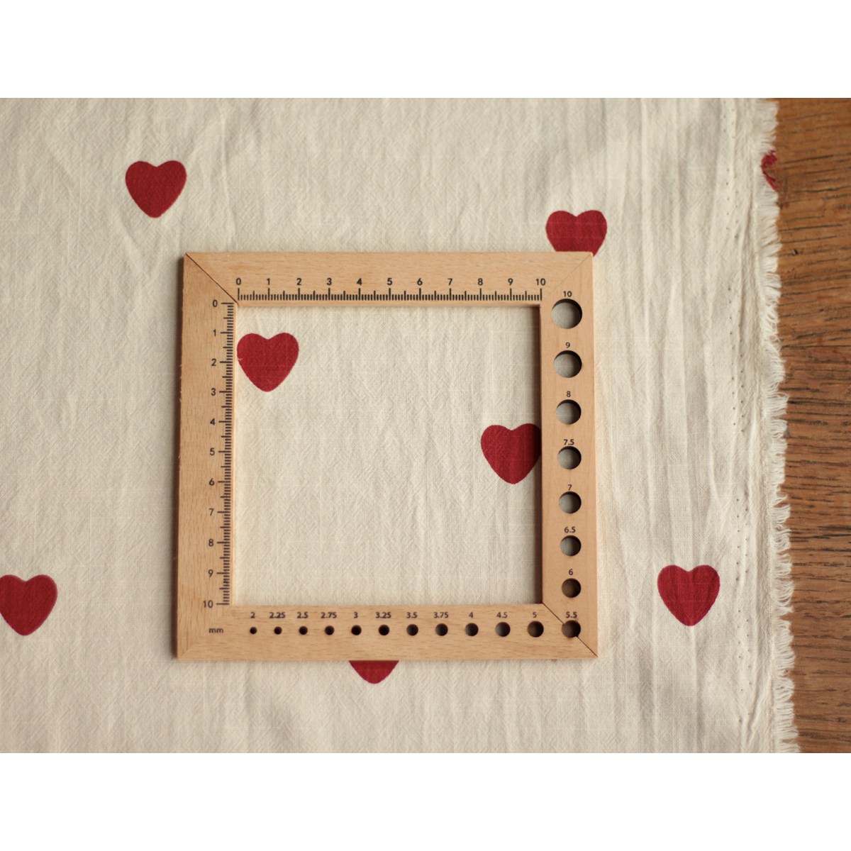 Manou - Coton lavé bio coloris vanille motif coeurs rouges Batikou - 8