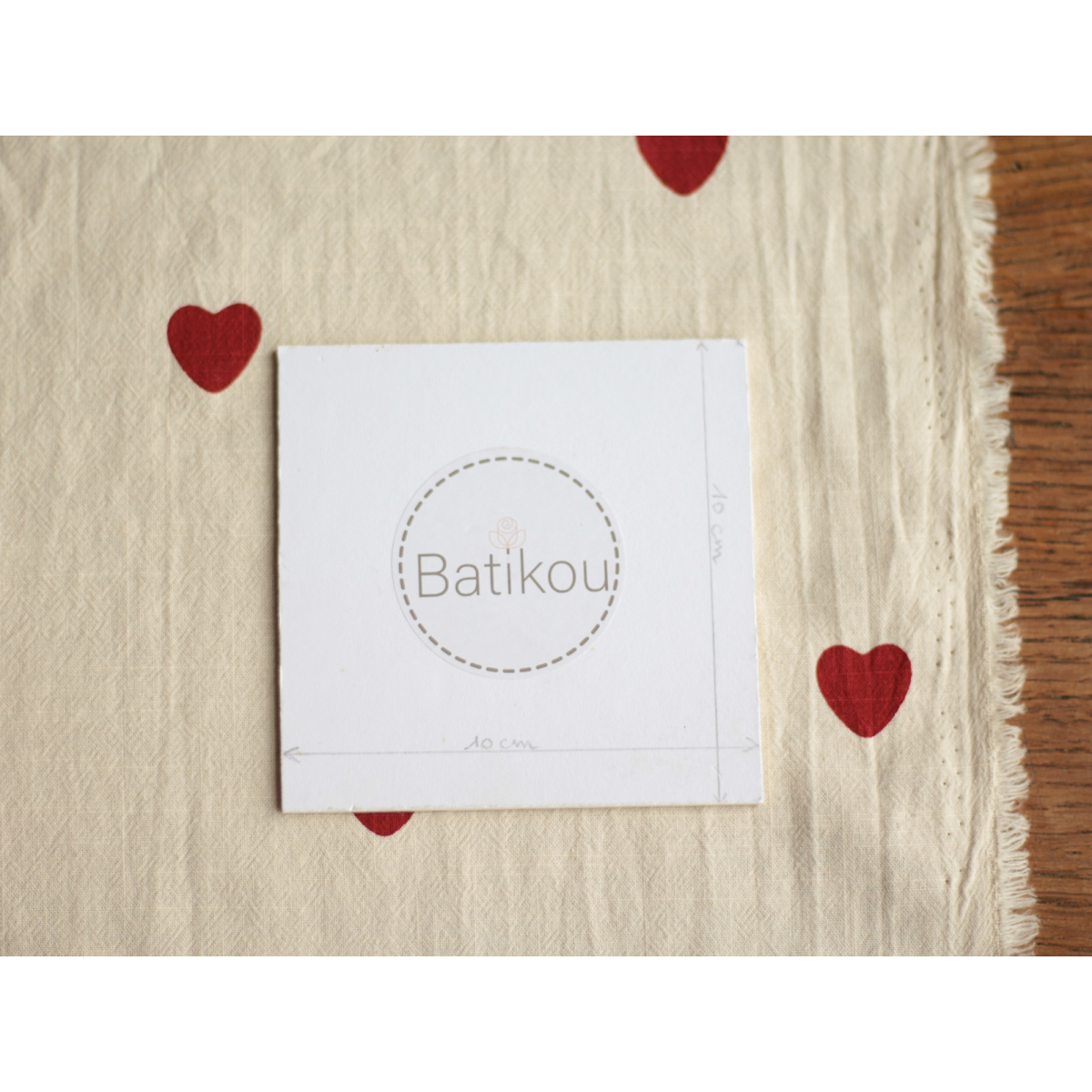 Manou - Coton lavé bio coloris vanille motif coeurs rouges Batikou - 9