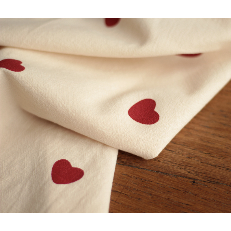 Manou - Coton lavé bio coloris vanille motif coeurs rouges Batikou - 11