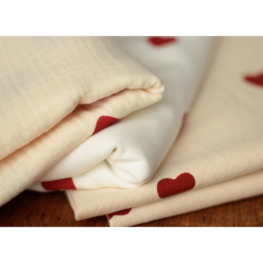 Manou - Coton lavé bio coloris vanille motif coeurs rouges Batikou - 21