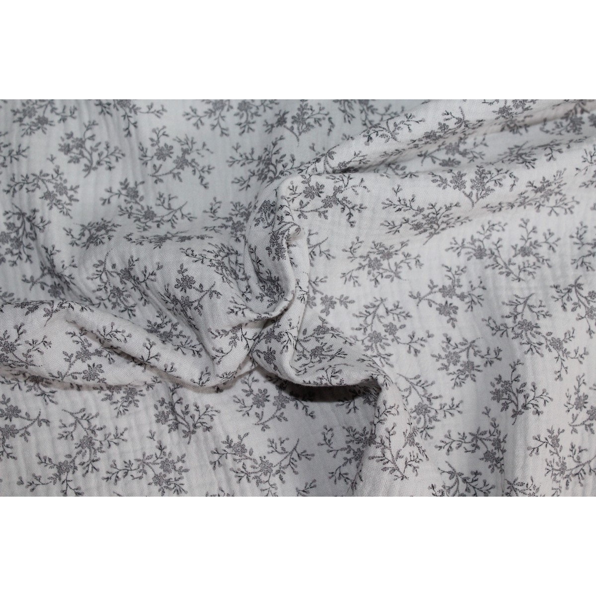 Meriem - Double gaze de coton BIO gris à motifs fleuris