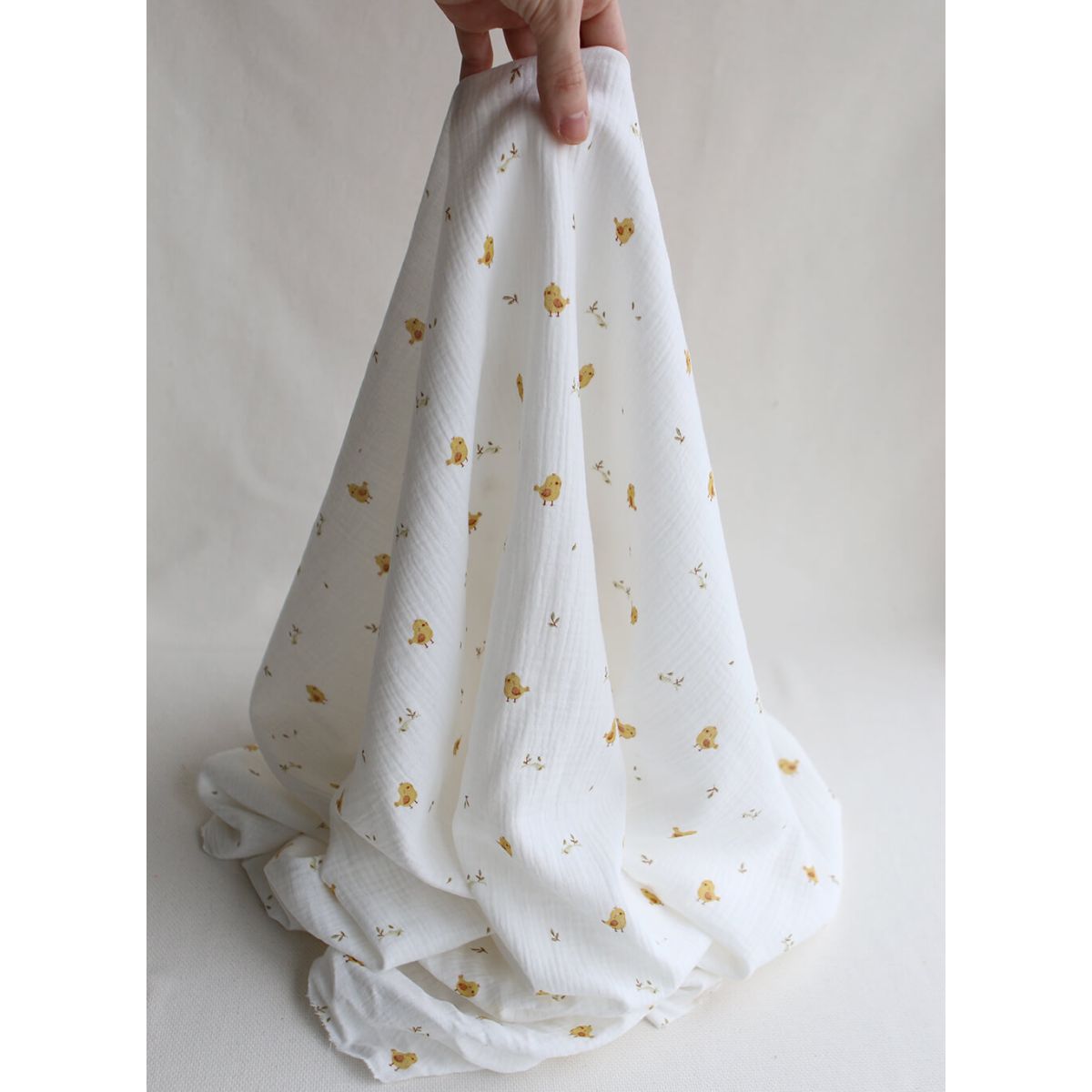 Carlito - Double gaze de coton motif fond blanc motif poussin