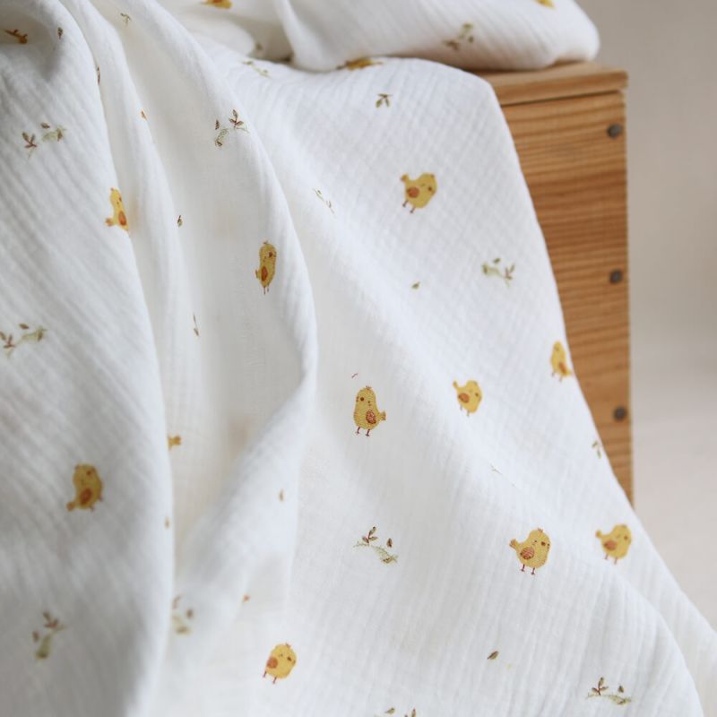 Carlito - Double gaze de coton motif fond blanc motif poussin