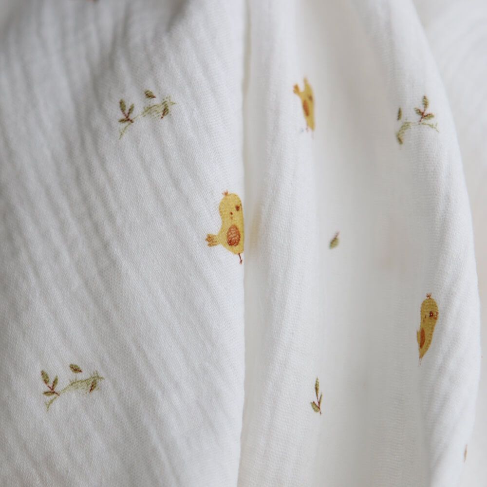 Carlito - Double gaze de coton motif fond blanc motif poussin