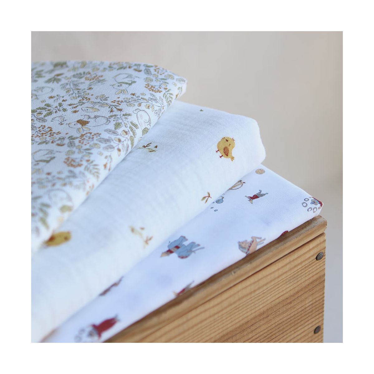 Carlito - Double gaze de coton motif fond blanc motif poussin