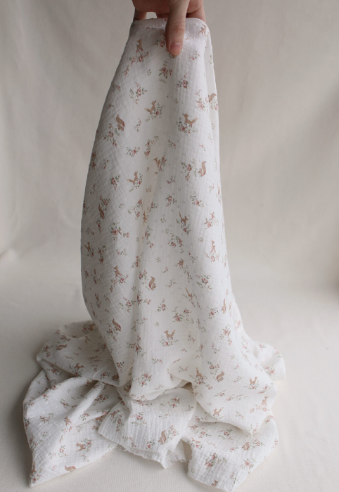 Noisette - Double gaze de coton plumetis imprimé renards et écureuils