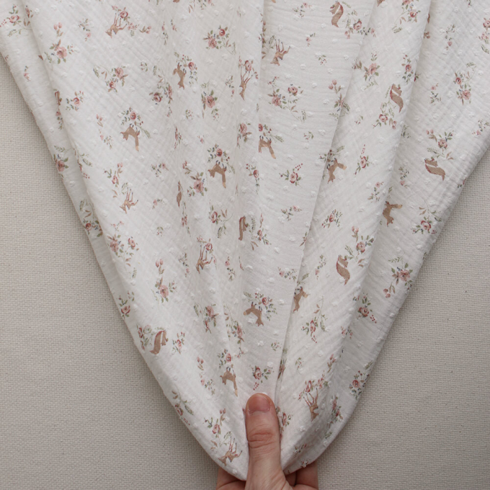 Noisette - Double gaze de coton plumetis imprimé renards et écureuils