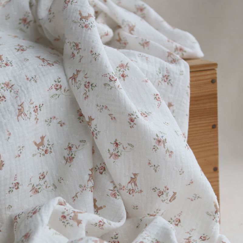 Noisette - Double gaze de coton plumetis imprimé renards et écureuils