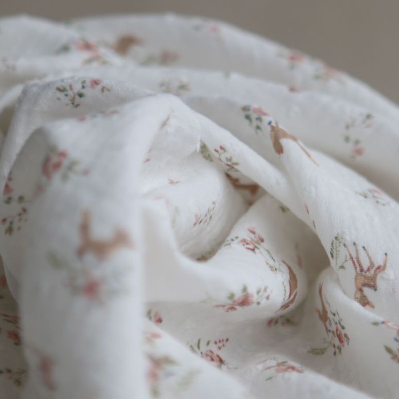 Noisette - Double gaze de coton plumetis imprimé renards et écureuils