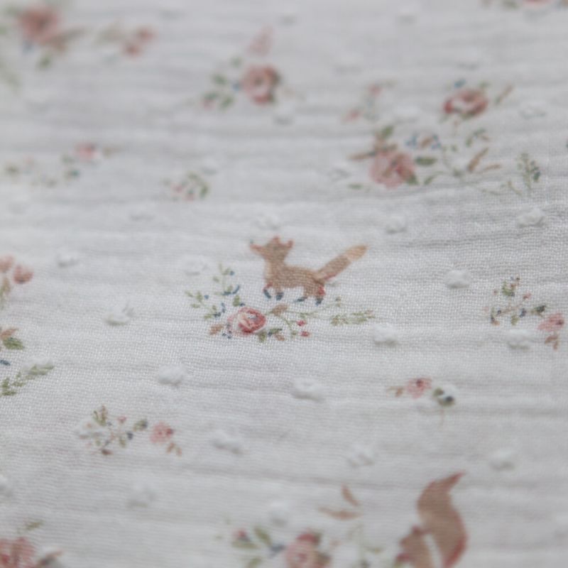 Noisette - Double gaze de coton plumetis imprimé renards et écureuils