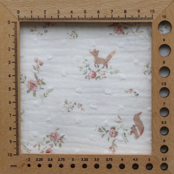 Noisette - Double gaze de coton plumetis imprimé renards et écureuils