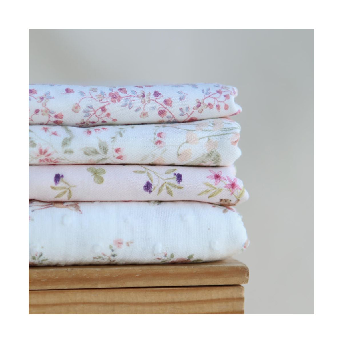 Biscotte - Tissu sergé de coton imprimé fleuri et animaux