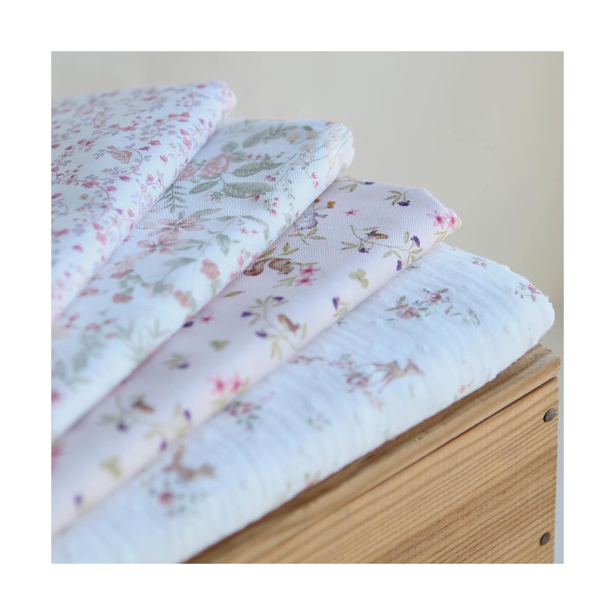 Biscotte - Tissu sergé de coton imprimé fleuri et animaux