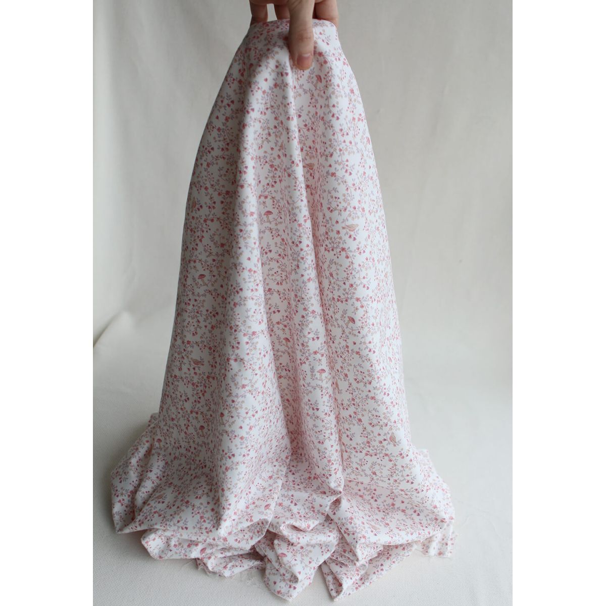 Plume - Tissu sergé de coton imprimé fleuri et oiseaux rose