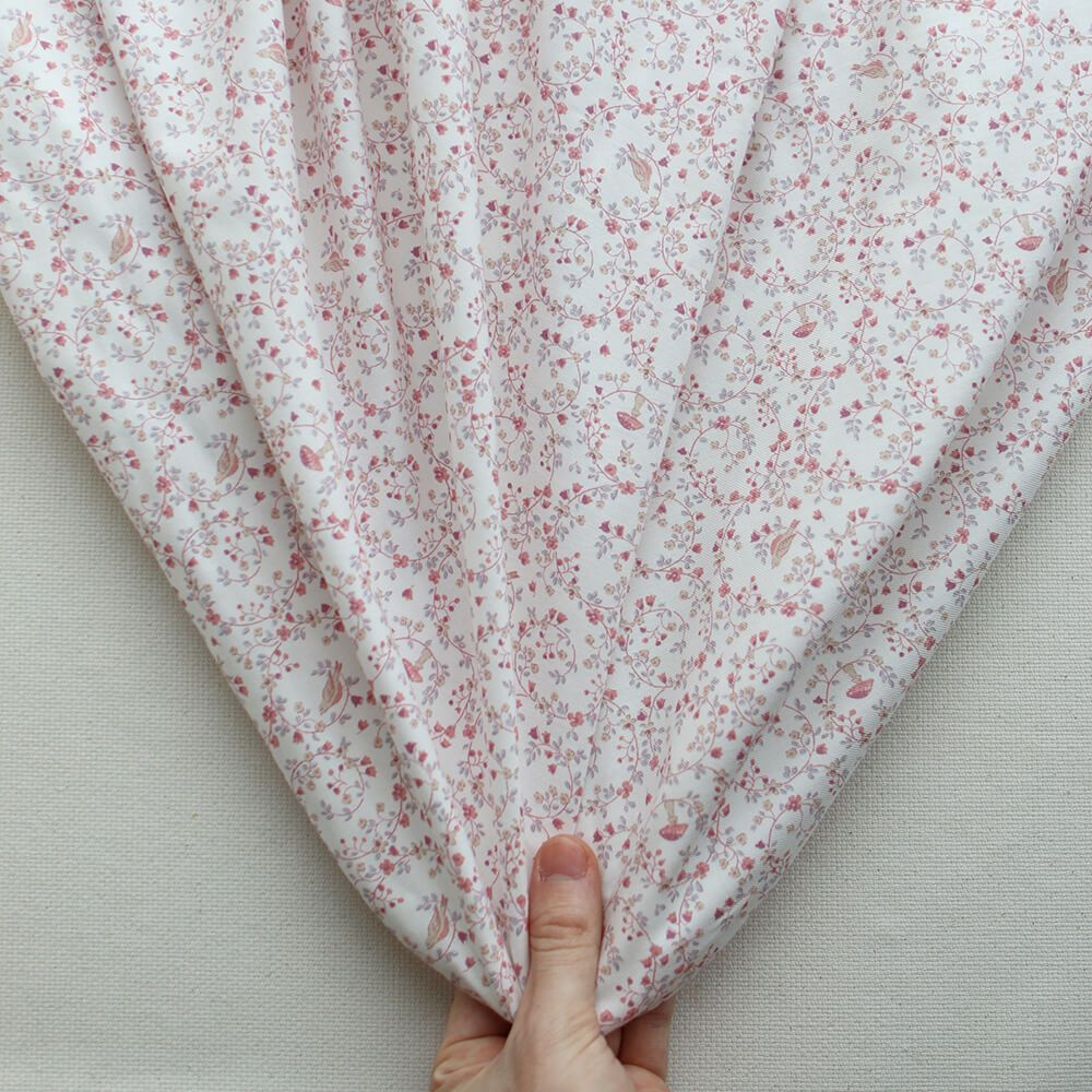 Plume - Tissu sergé de coton imprimé fleuri et oiseaux rose