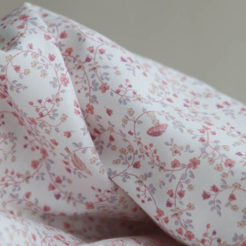 Plume - Tissu sergé de coton imprimé fleuri et oiseaux rose