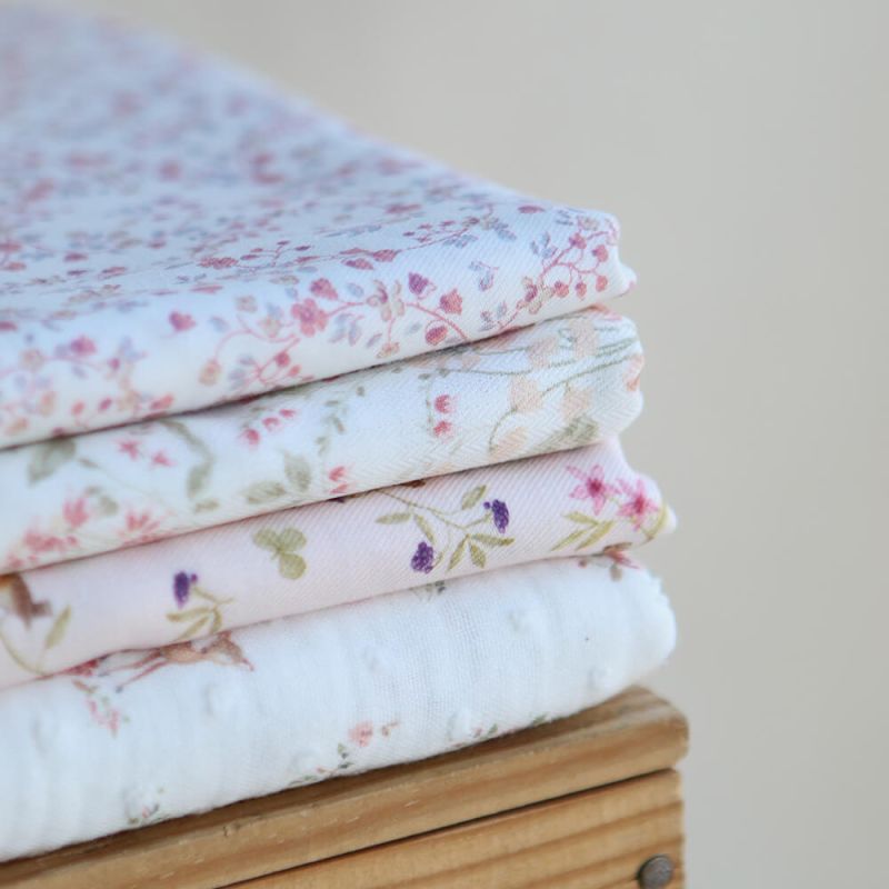 Plume - Tissu sergé de coton imprimé fleuri et oiseaux rose