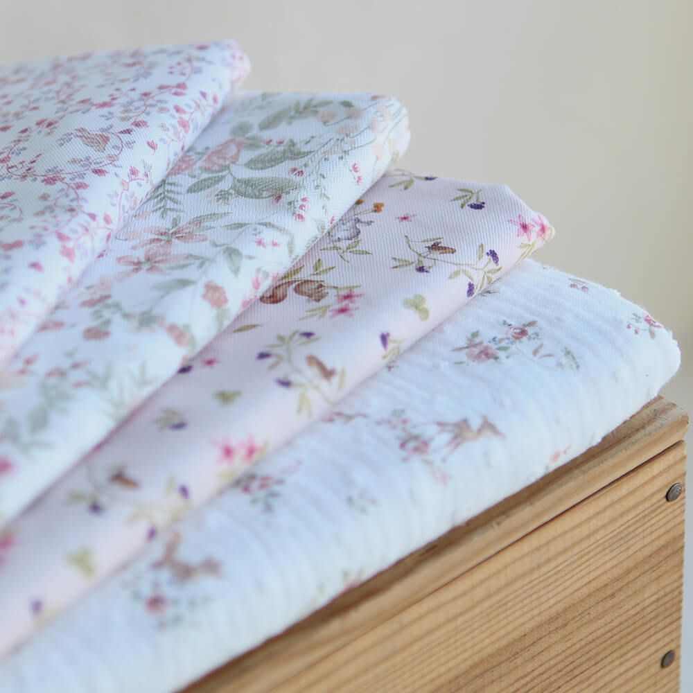 Plume - Tissu sergé de coton imprimé fleuri et oiseaux rose