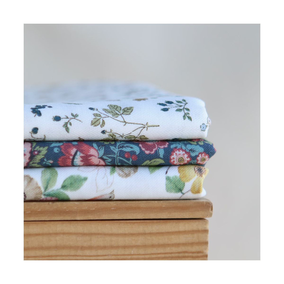 Airelle - Tissu sergé de coton imprimé fleuri et oiseaux