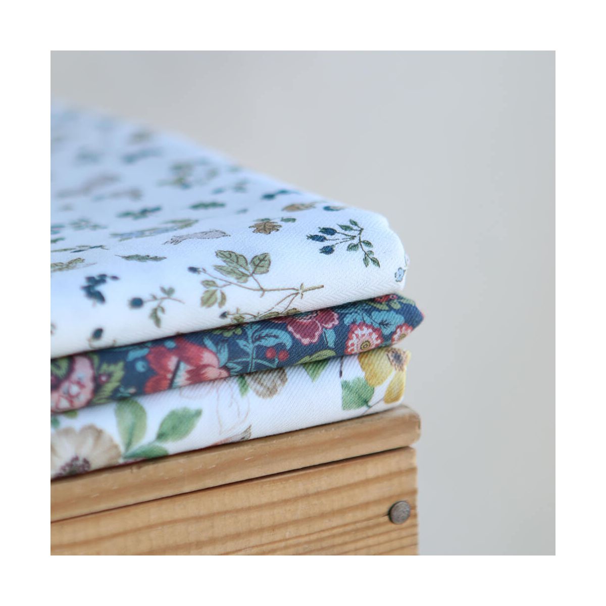 Airelle - Tissu sergé de coton imprimé fleuri et oiseaux