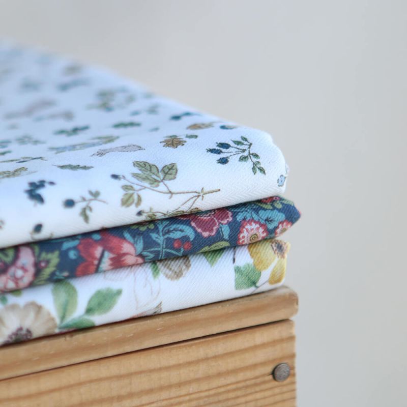 Baïa - Tissu sergé de coton organique fin imprimé fleuri