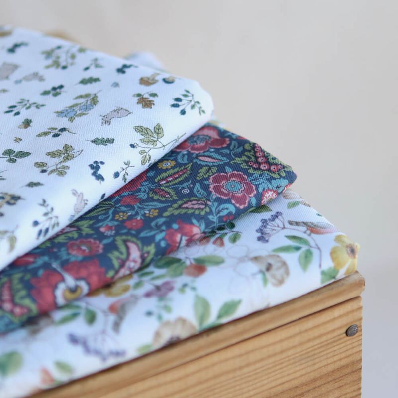 Baïa - Tissu sergé de coton organique fin imprimé fleuri