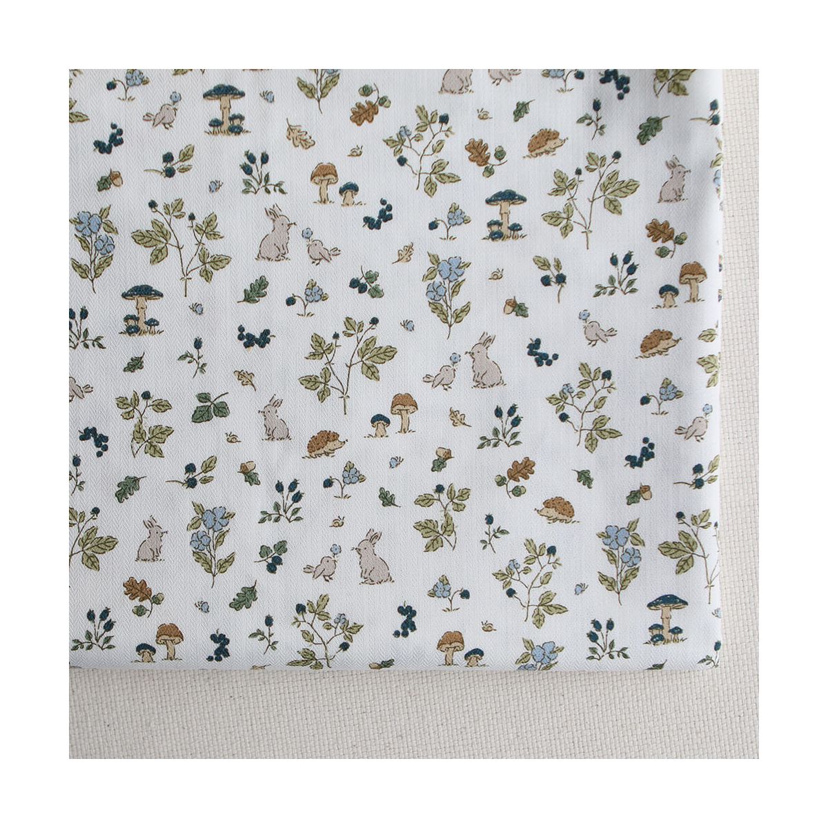 Mousse - Tissu coton texturé imprimé animaux de la forêt bleu