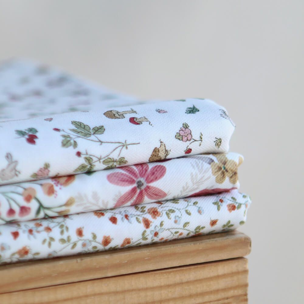 Plume - Tissu sergé de coton imprimé fleuri et oiseaux roux