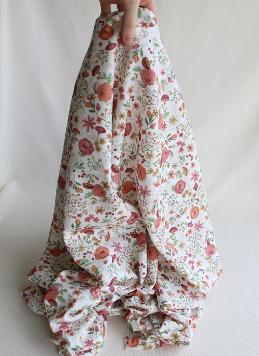 Tissu twill sergé coton organique imprimé fleuri hérissons bordeaux