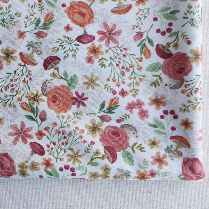 Tissu twill sergé coton organique imprimé fleuri hérissons bordeaux