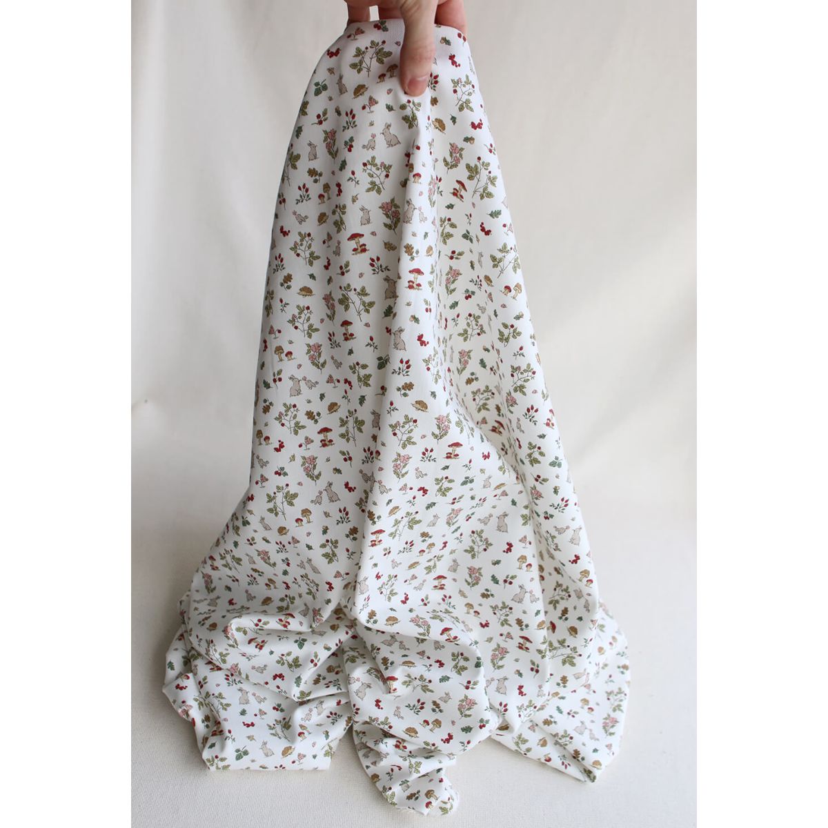 Mousse - Tissu coton texturé imprimé animaux de la forêt rouge