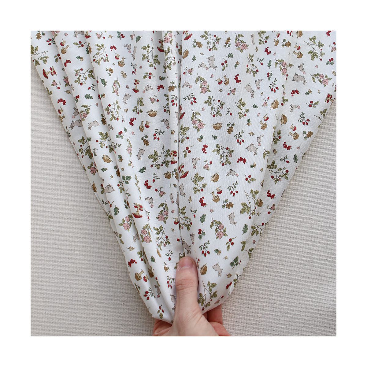 Mousse - Tissu coton texturé imprimé animaux de la forêt rouge