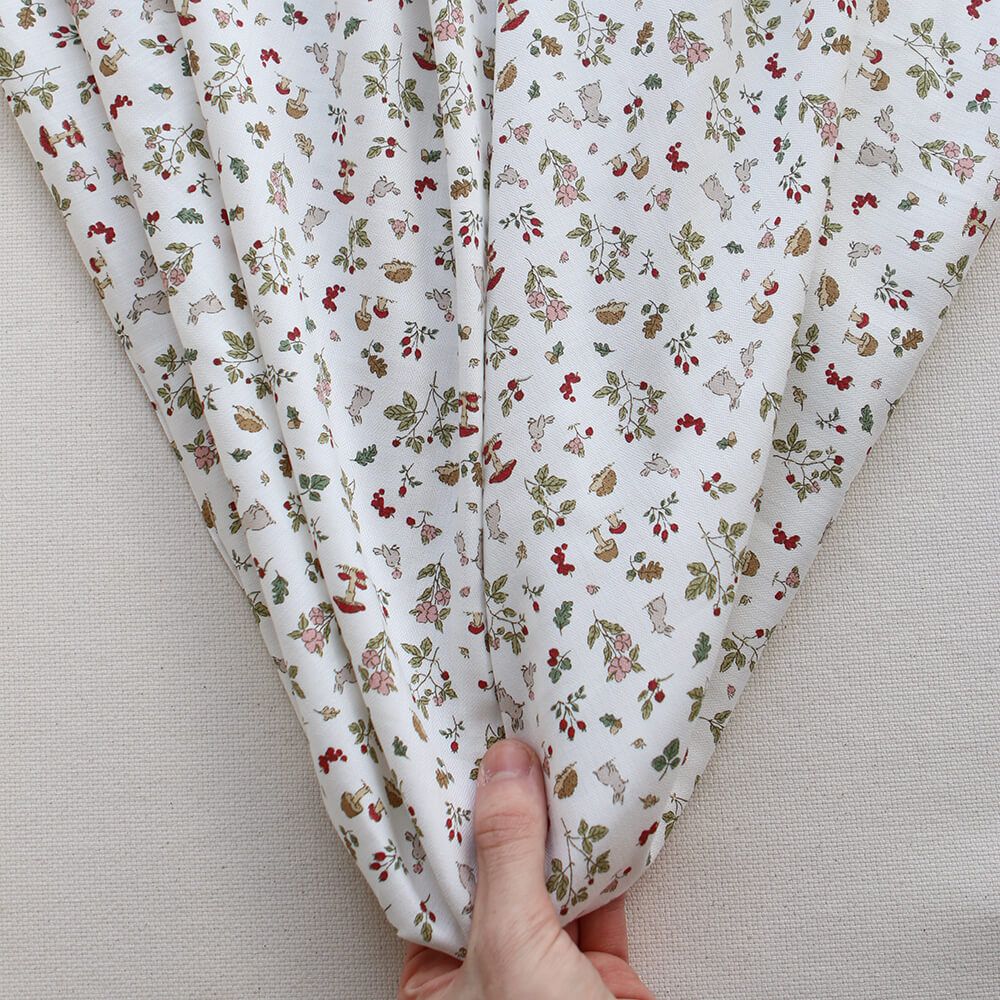 Mousse - Tissu coton texturé imprimé animaux de la forêt rouge