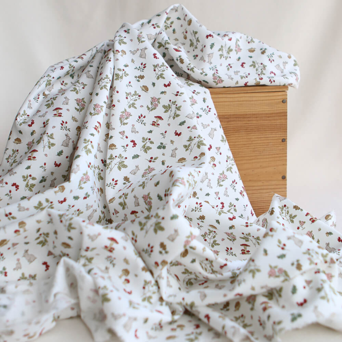 Mousse - Tissu coton texturé imprimé animaux de la forêt rouge