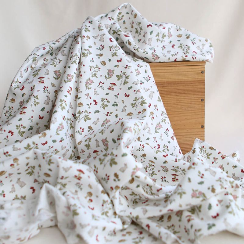 Mousse - Tissu coton texturé imprimé animaux de la forêt rouge