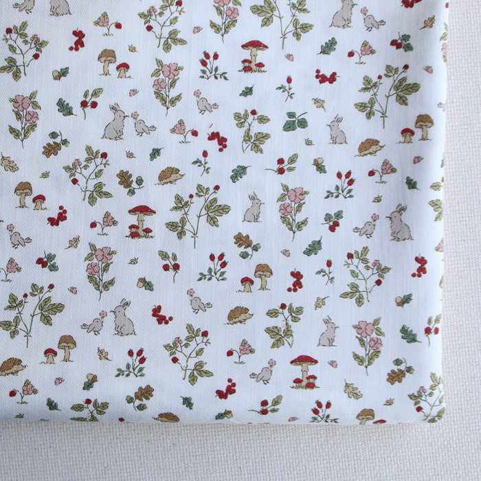 Mousse - Tissu coton texturé imprimé animaux de la forêt rouge