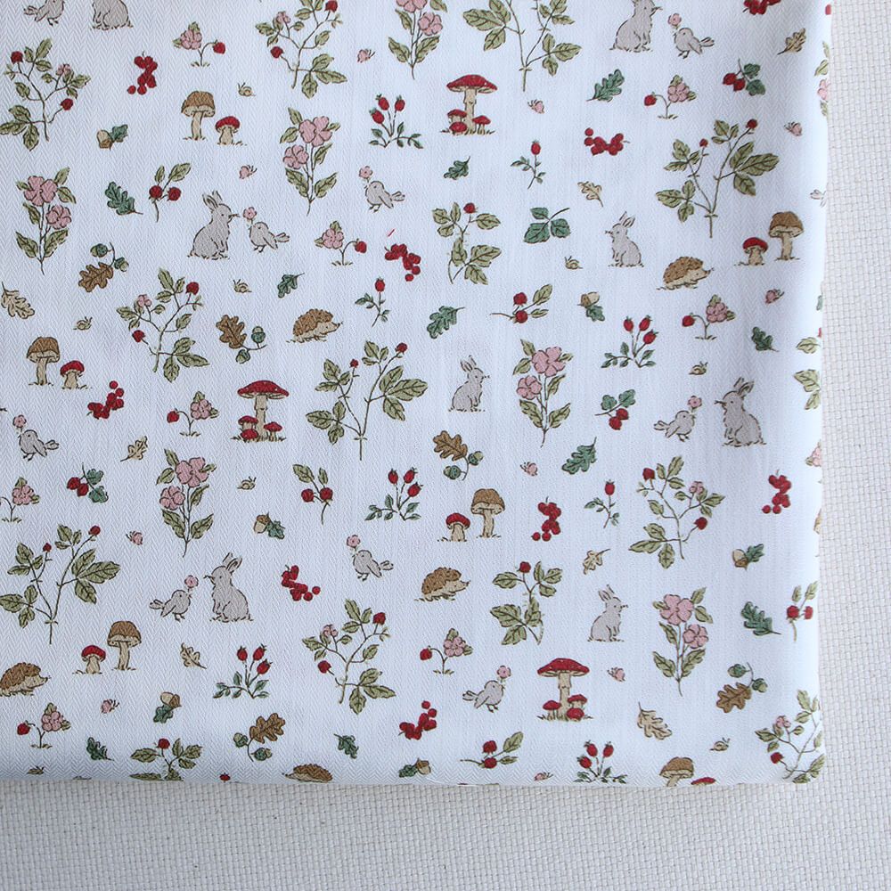 Mousse - Tissu coton texturé imprimé animaux de la forêt rouge