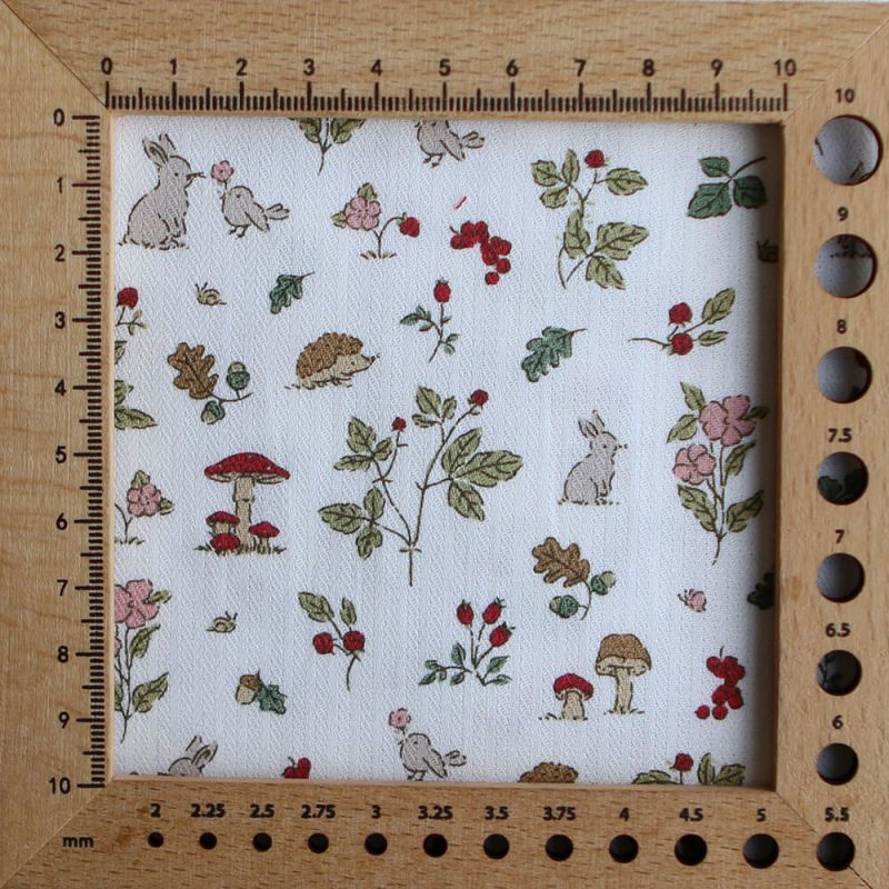 Mousse - Tissu coton texturé imprimé animaux de la forêt rouge