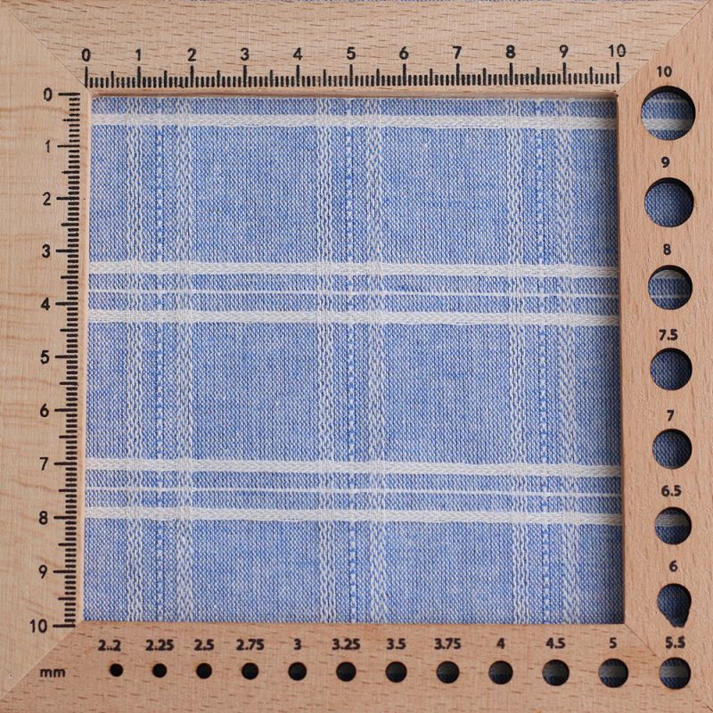 Tissu coton et viscose texturé quadrillage blanc et bleu nuage