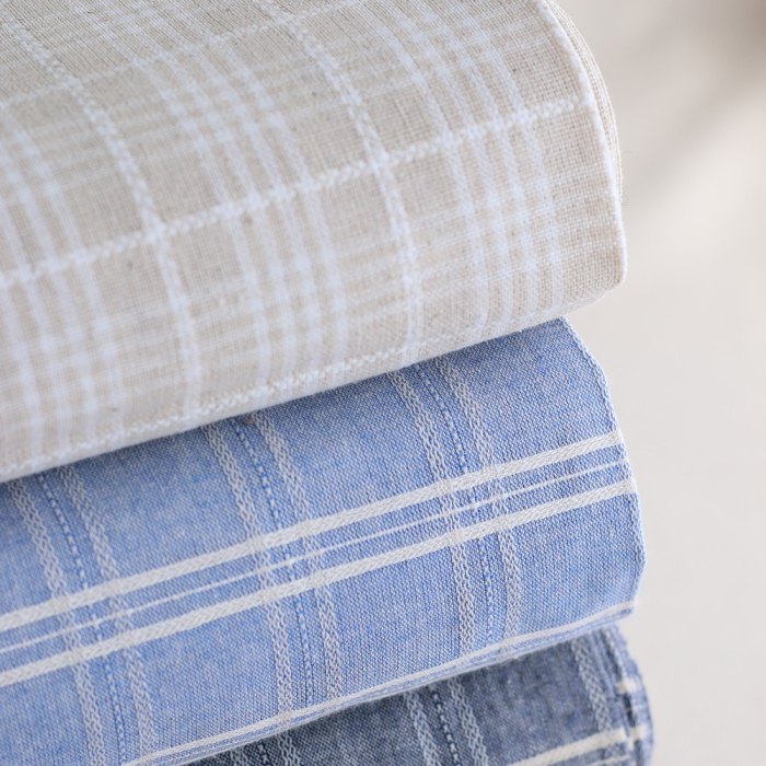 Tissu coton et viscose texturé quadrillage blanc et bleu nuage